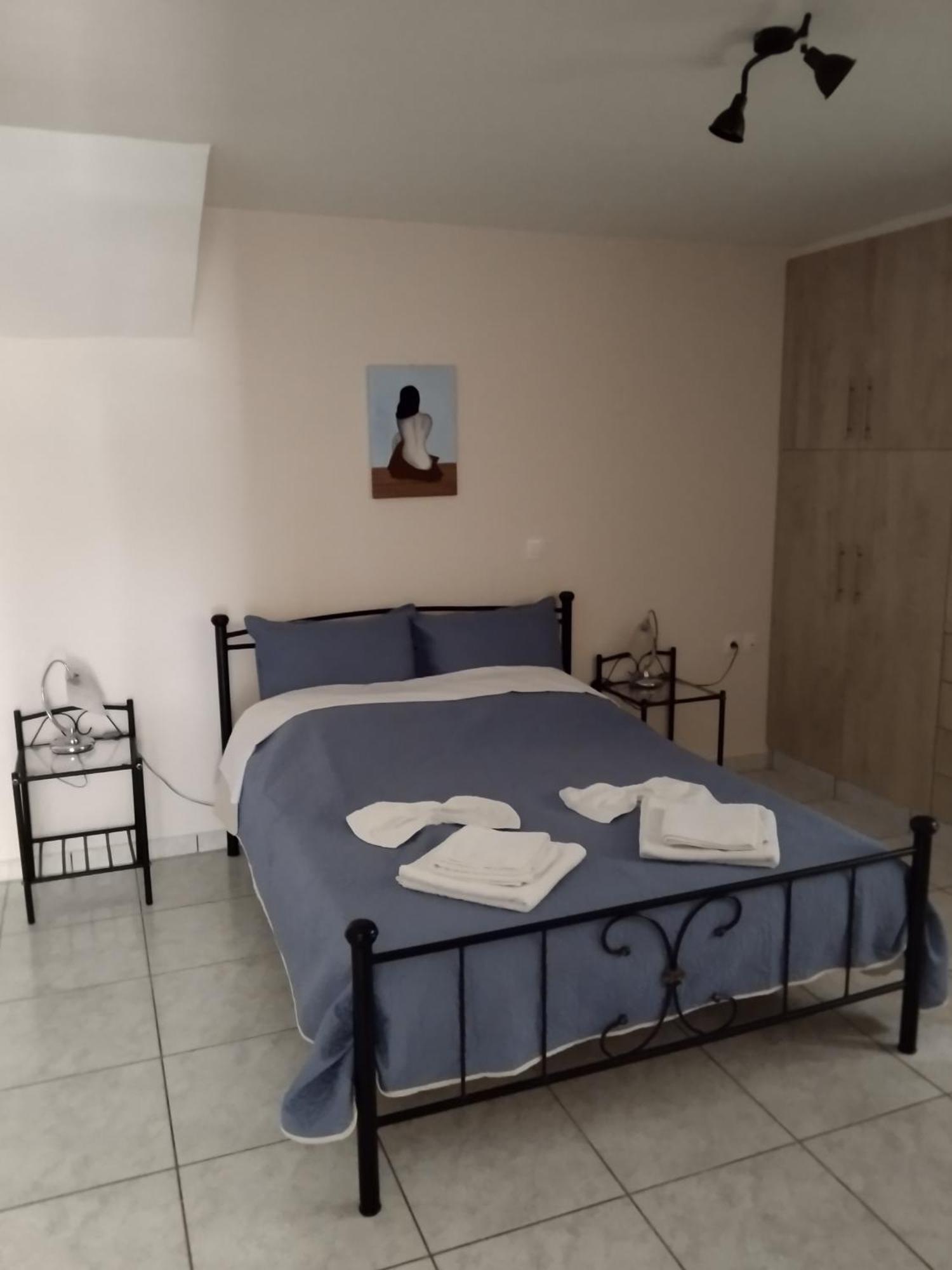 Maria's Modern , * Monemvasia